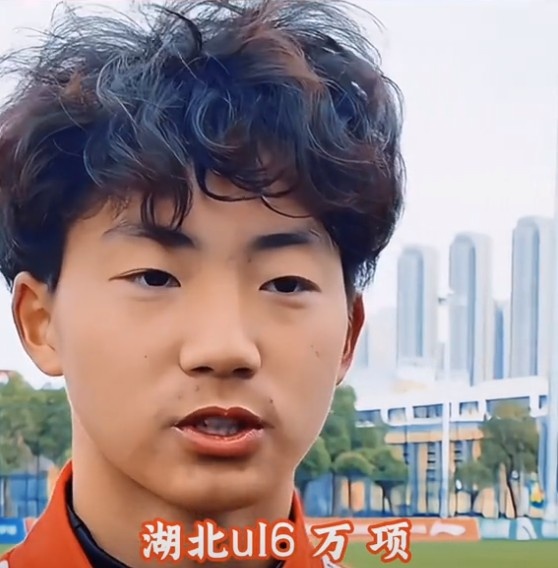  萬項談全運會吊射破門：發(fā)現(xiàn)門將站位不是很好，就很自信的射門