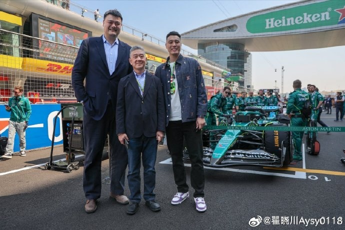  聯(lián)動(dòng)F1！翟曉川曬與姚明、阿隆索、范志毅、周冠宇等的合照