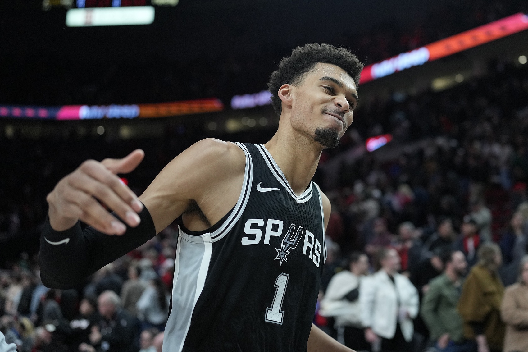  下一個(gè)NBA超級巨星？文班亞馬——身高&技術(shù)與人格魅力的完美結(jié)合