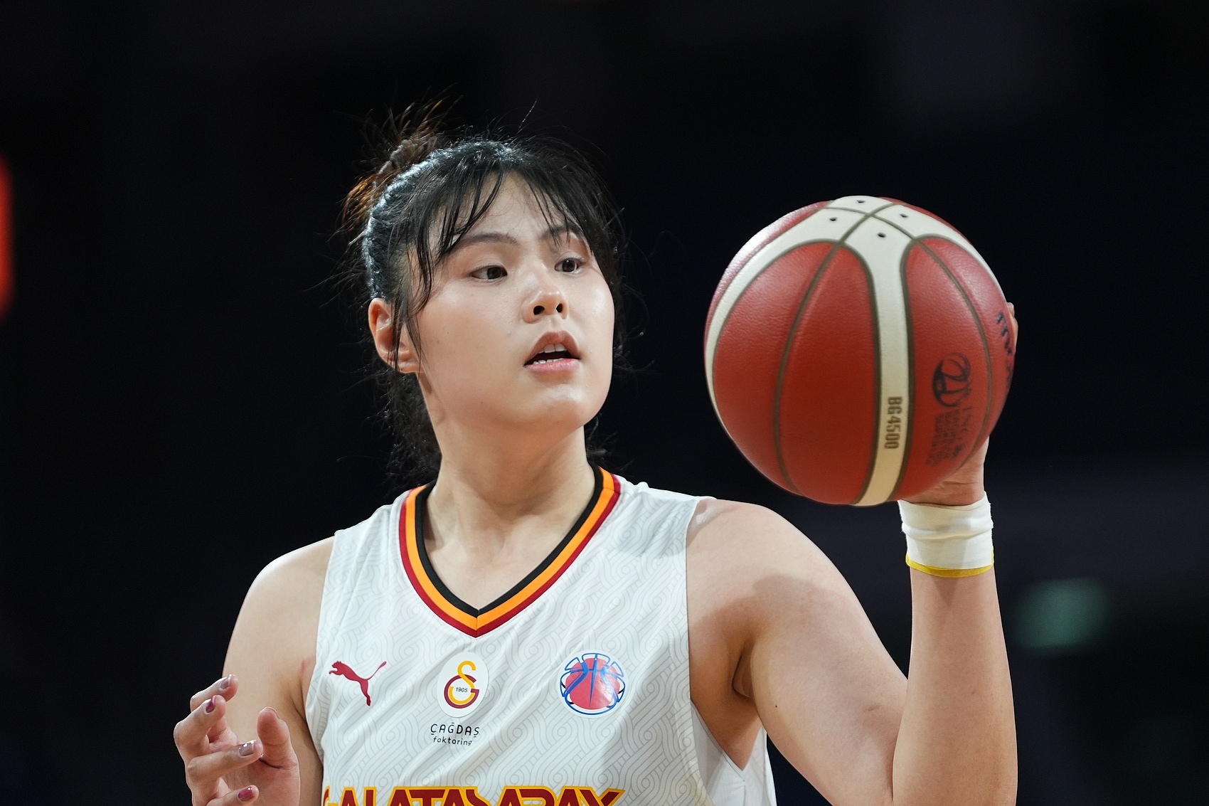  穩(wěn)定高效！李月汝9中6得到18分10板1助2斷1帽 罰球6中6