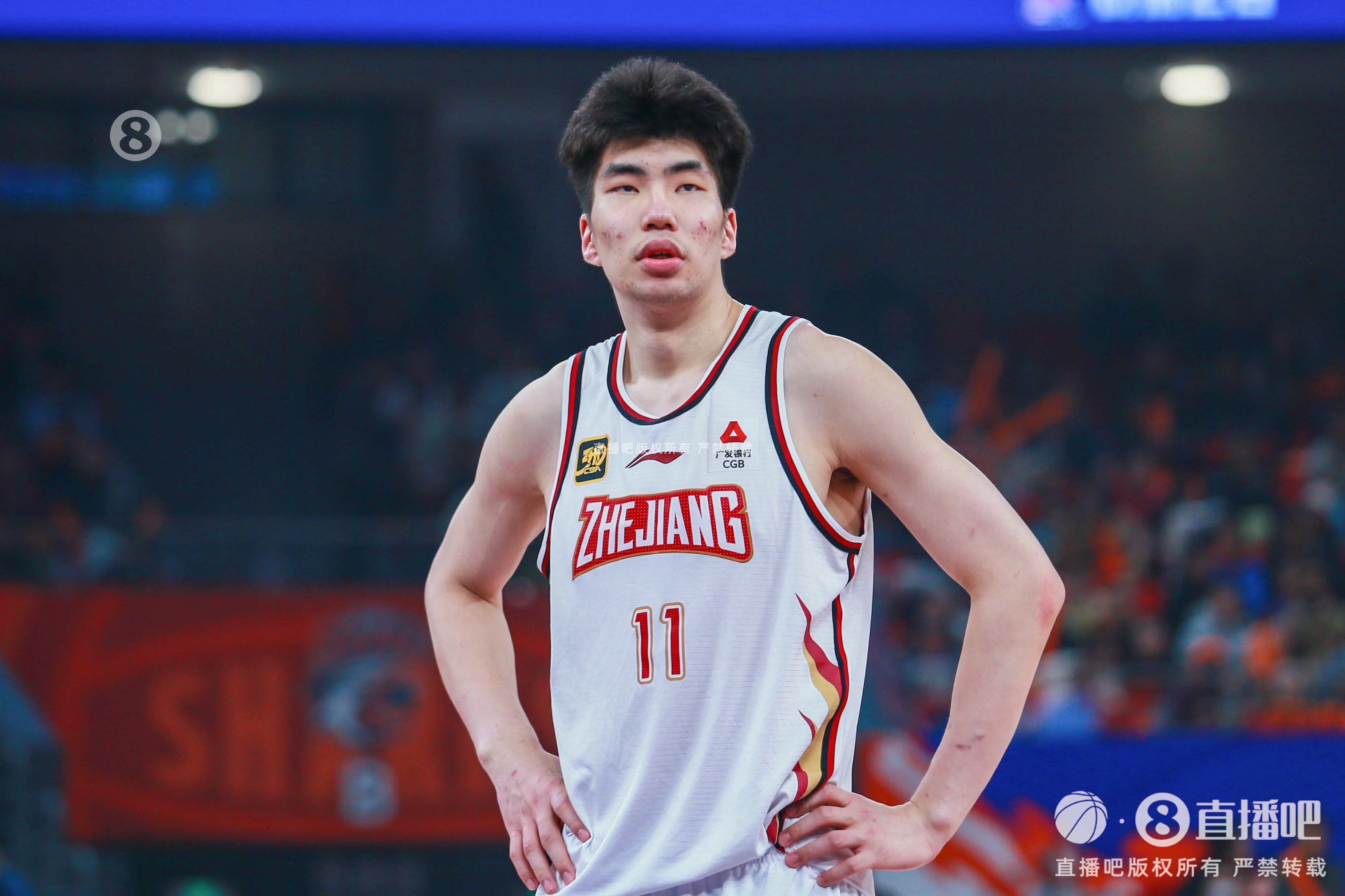  防守不力！余嘉豪10中6拿15分11板 多次被徐杰小打大&未防住徐昕