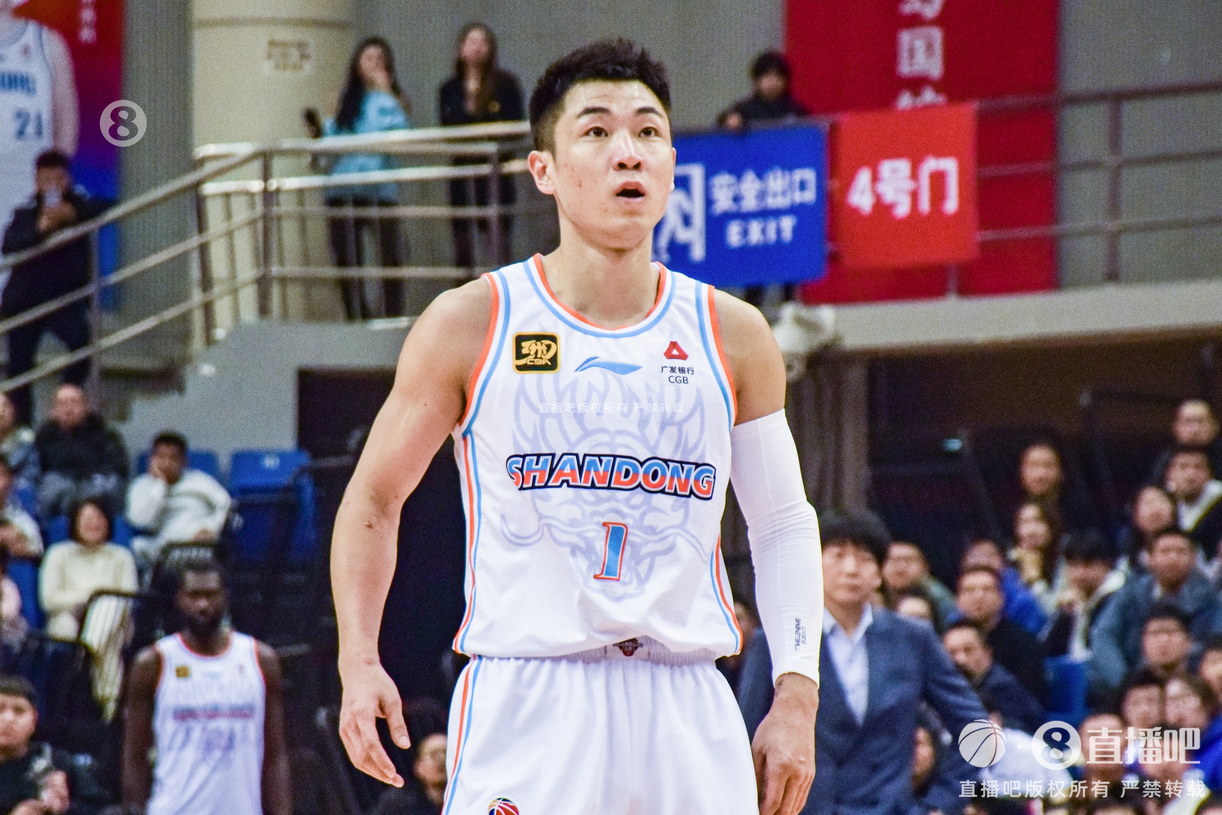  高詩(shī)巖首發(fā)38分鐘 10中2&三分7中1拿10分10板8助3斷 出現(xiàn)5失誤