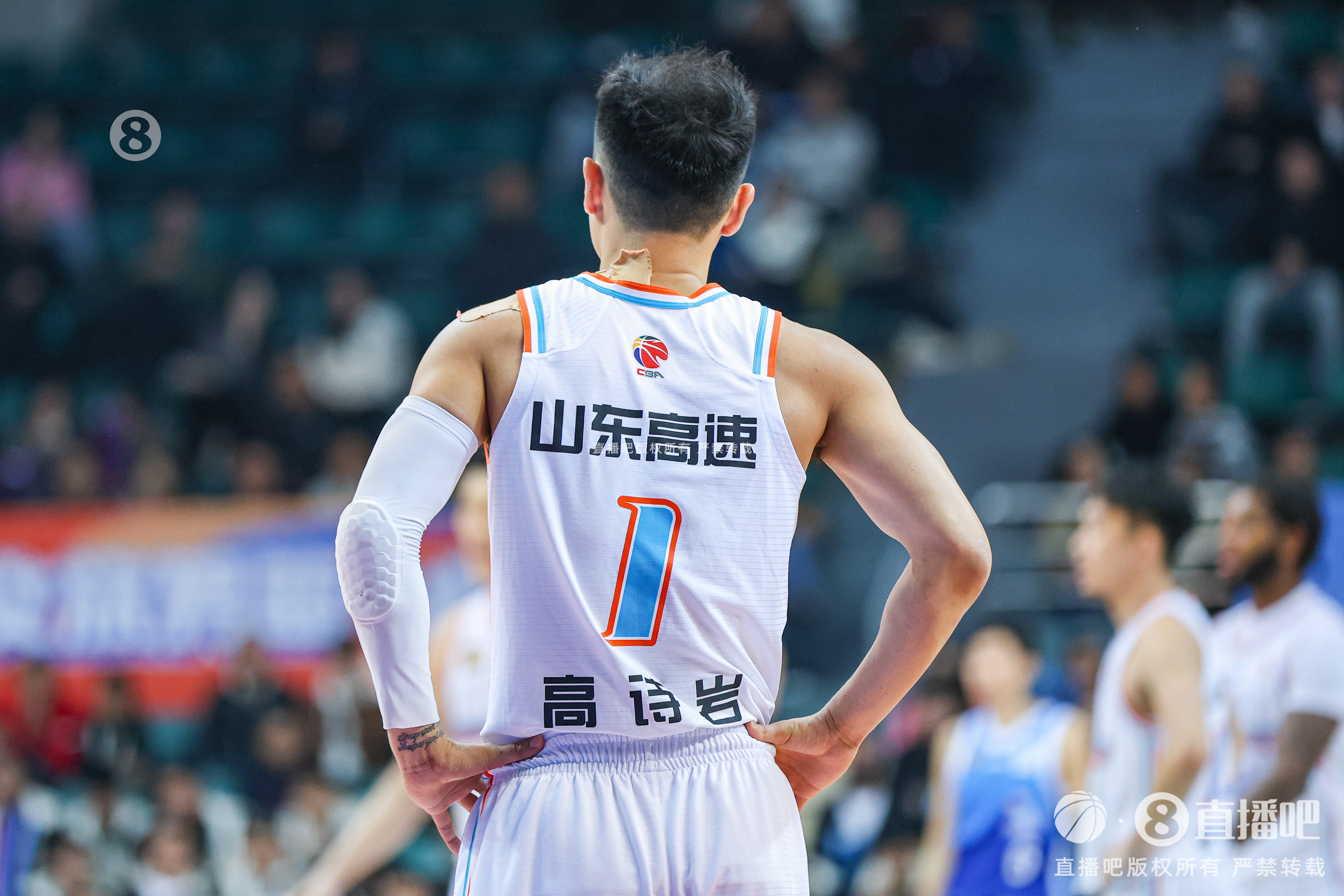  慢熱！首節(jié)山東落后四川1分 全隊(duì)首發(fā)5人單節(jié)合計(jì)僅拿到3分