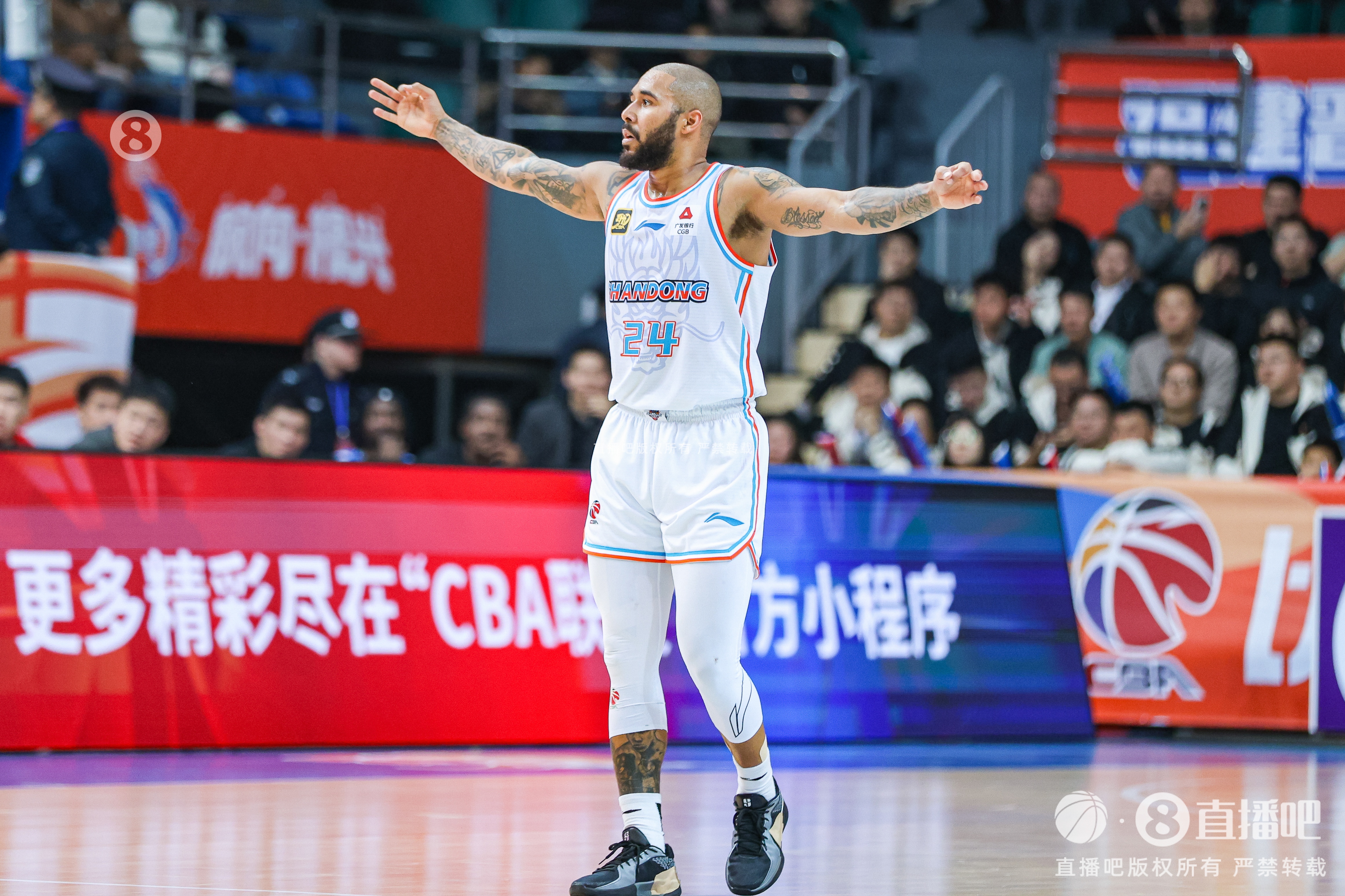  奈何隊(duì)友短路！摩爾19中12空砍31分 末節(jié)狂砍22分