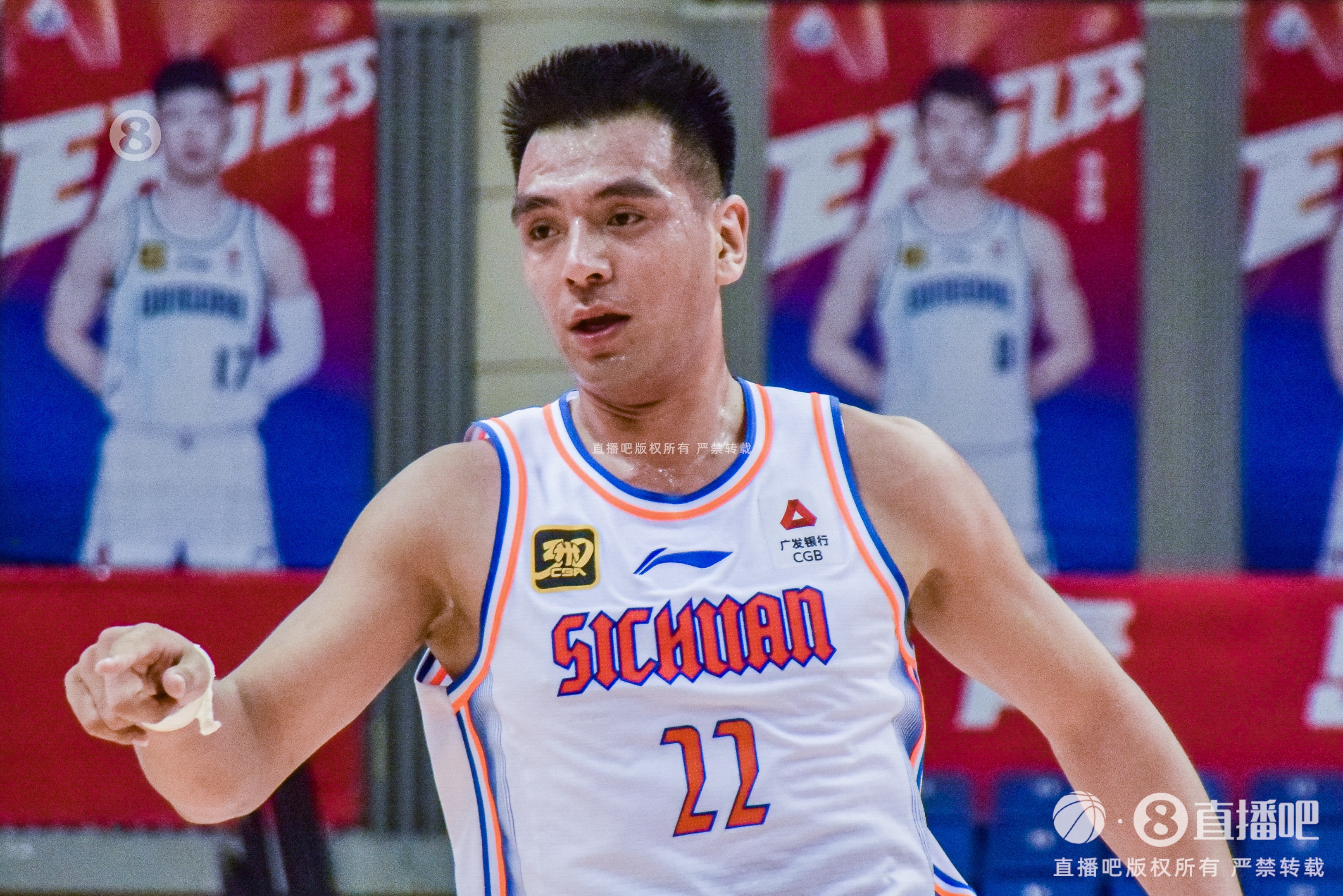  很拼！楊文學8中5得到12分10板5助1帽 拼到6犯離場