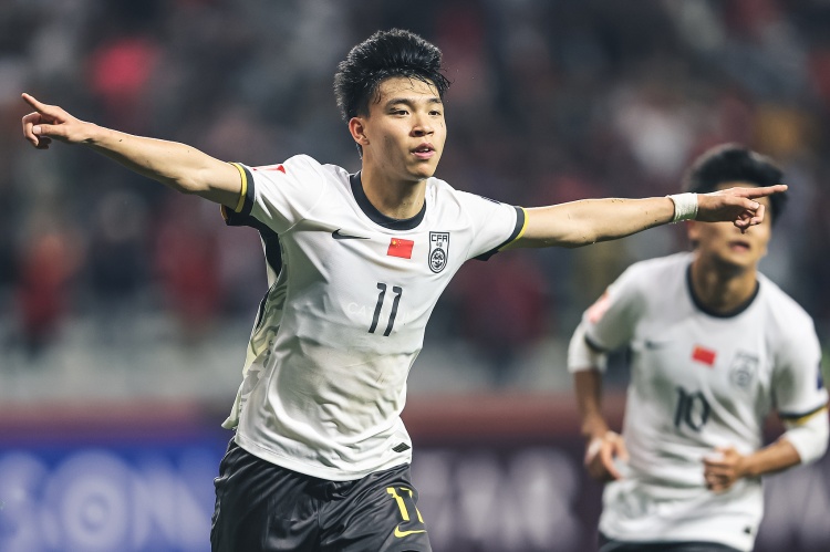  北青體育：18歲“跳級生”王鈺棟有望進(jìn)入國足客戰(zhàn)沙特名單！