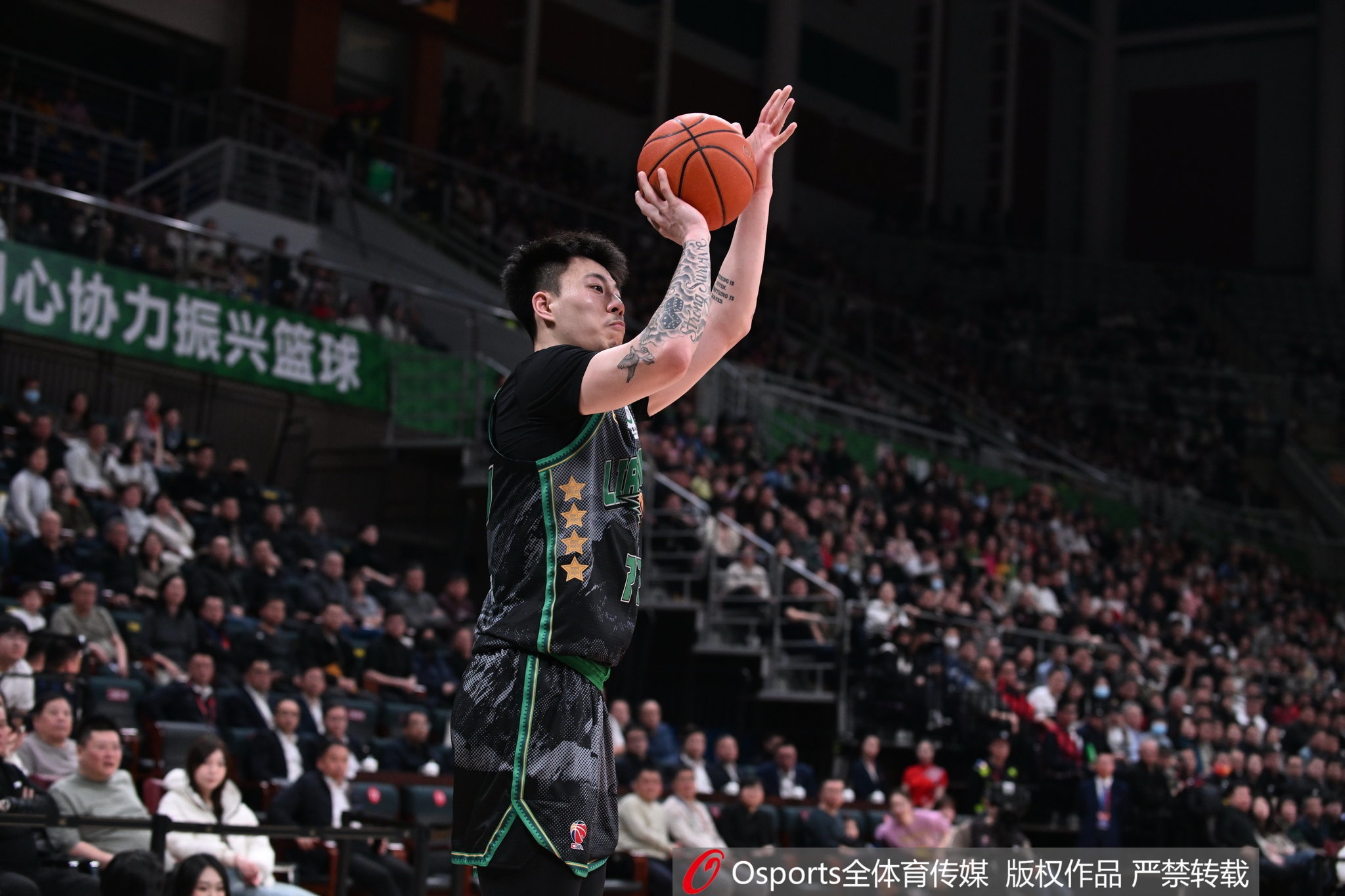  中規(guī)中矩！張鎮(zhèn)麟13中5拿到10分7板4助1斷 6失誤略多