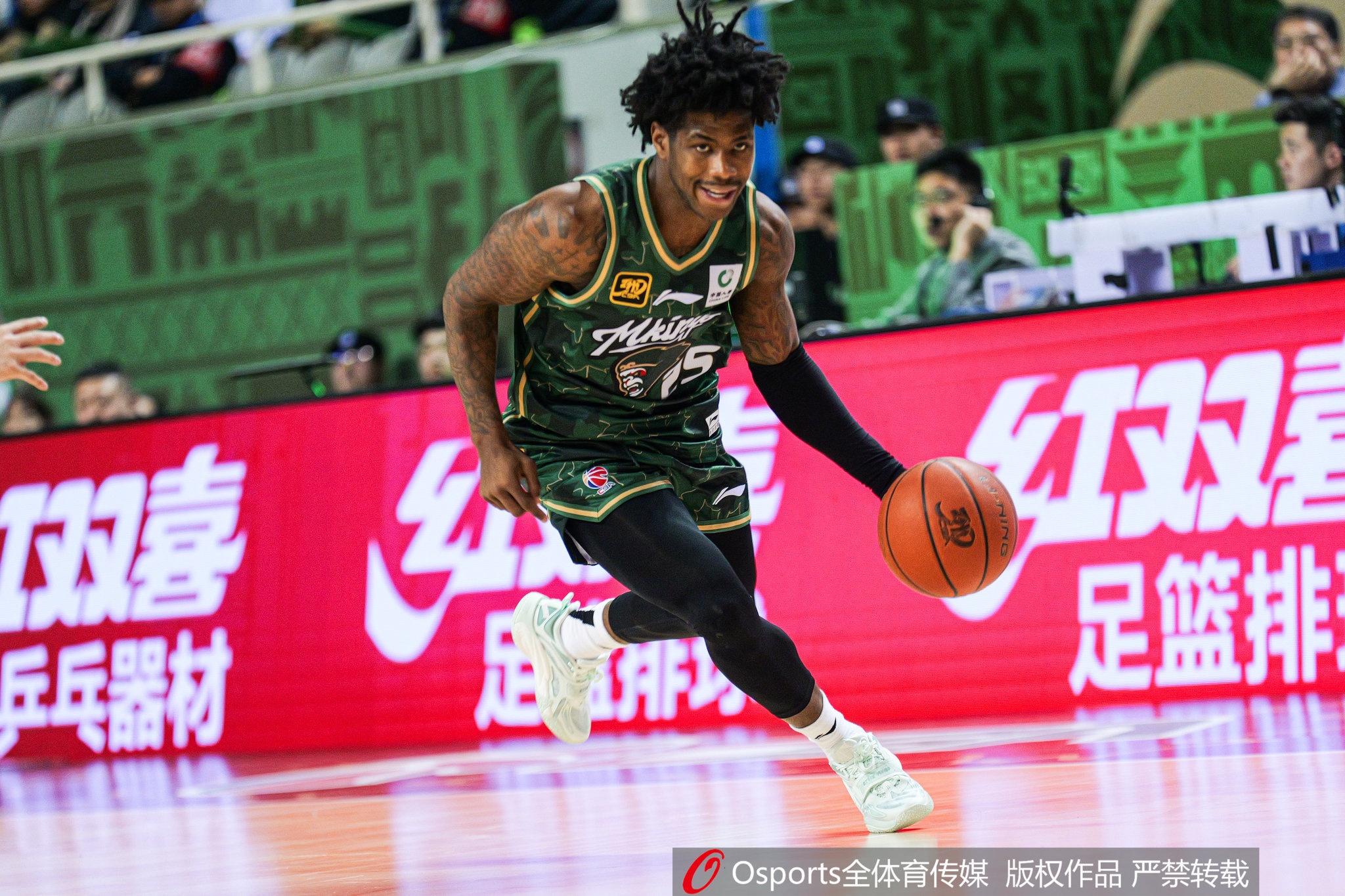  這外援猛得很！肯德里克-戴維斯16投12中&罰球18中15砍43分6板9助