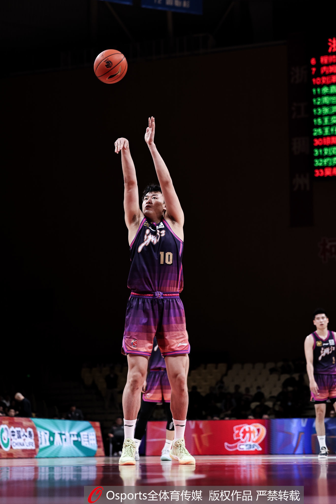  高效替補(bǔ)！劉澤一13投7中&罰球4中3得18分7板 得分并列全隊(duì)最高